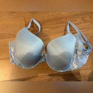 Victoria Secret T-Shirt bra in baby blue with lace